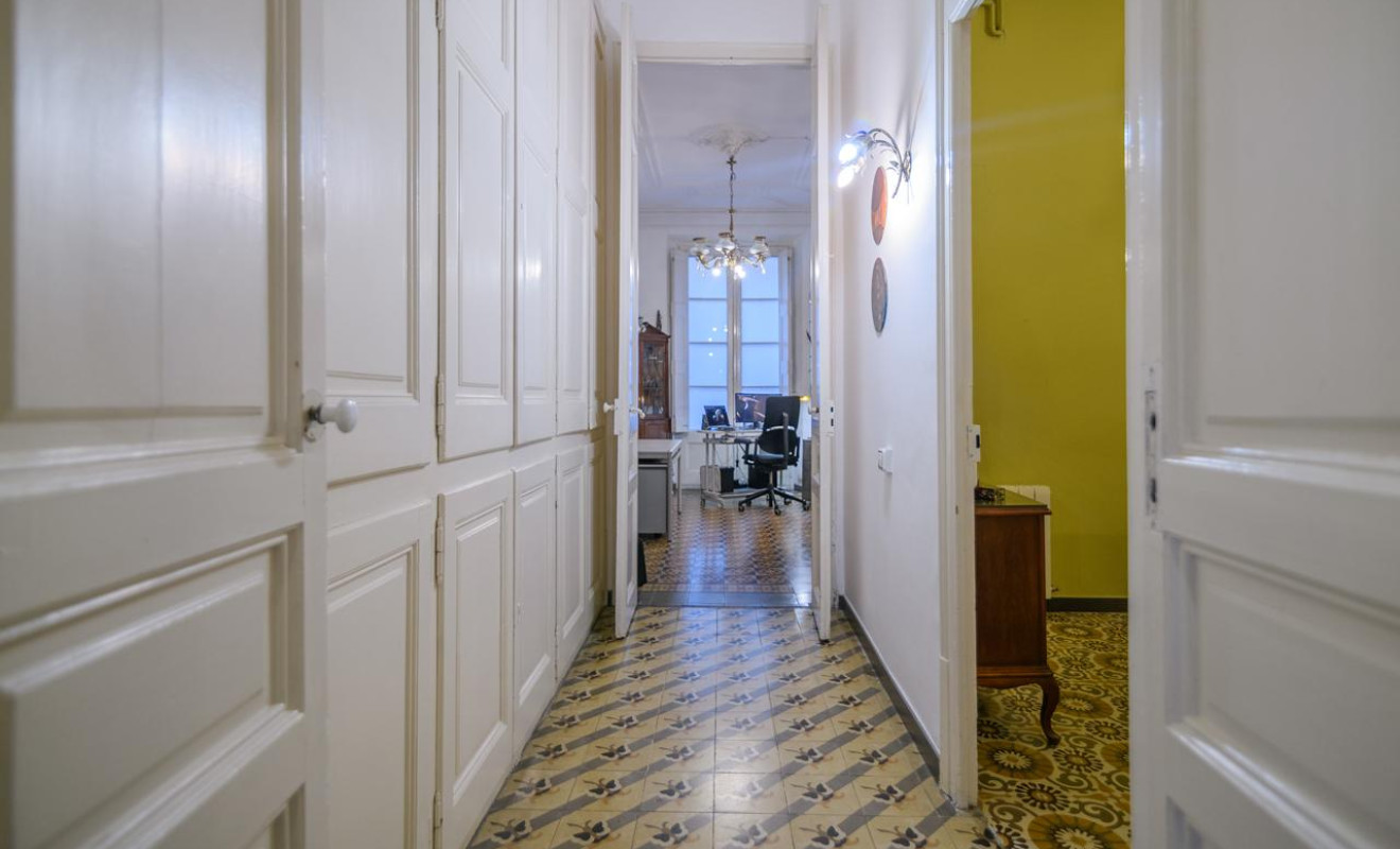 Reventa - Apartamento / piso - Barcelona - Ciutat Vella