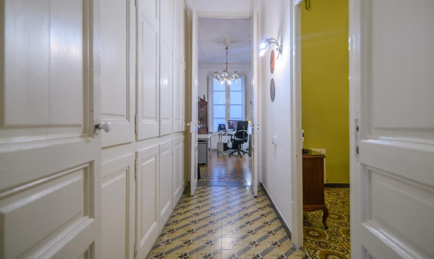 Reventa - Apartamento / piso - Barcelona - Ciutat Vella