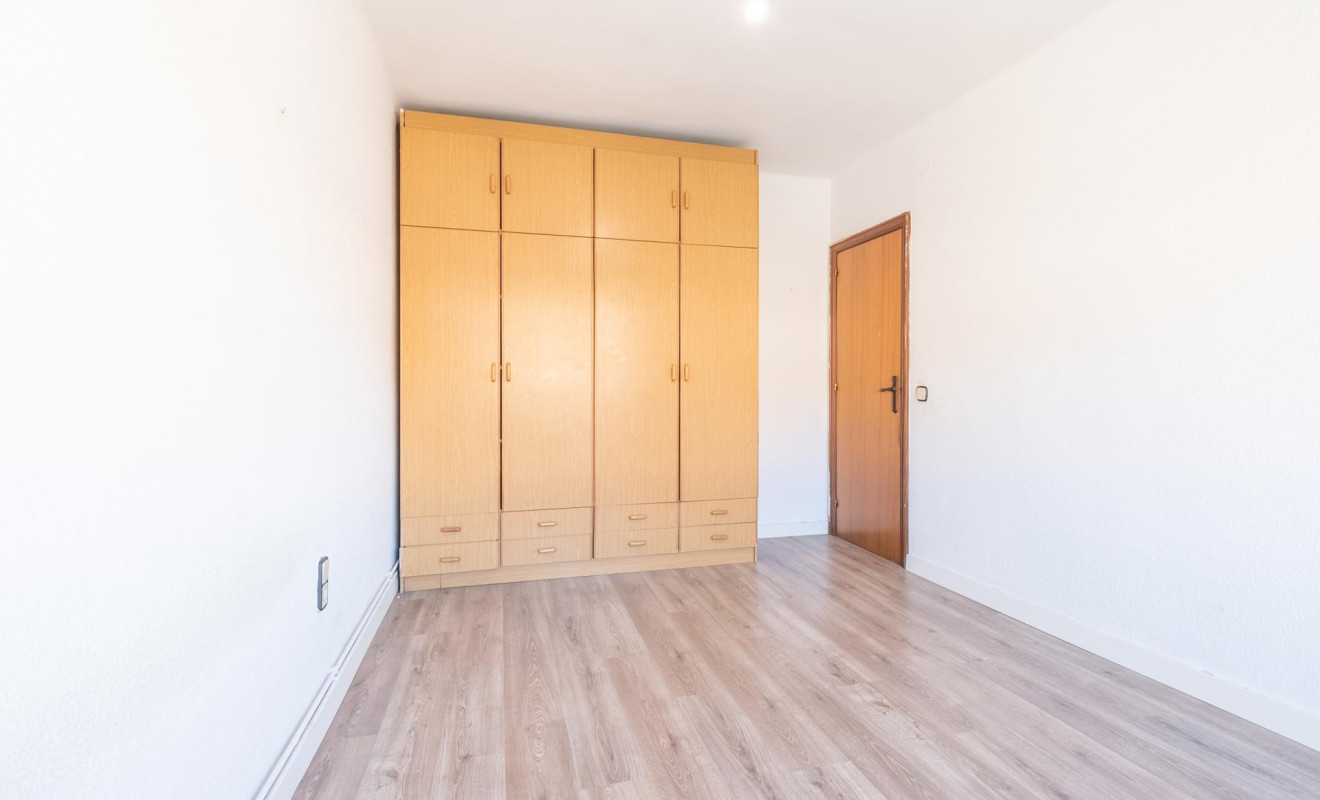 Reventa - Apartamento / piso - Cornellà de Llobregat - Gavarra