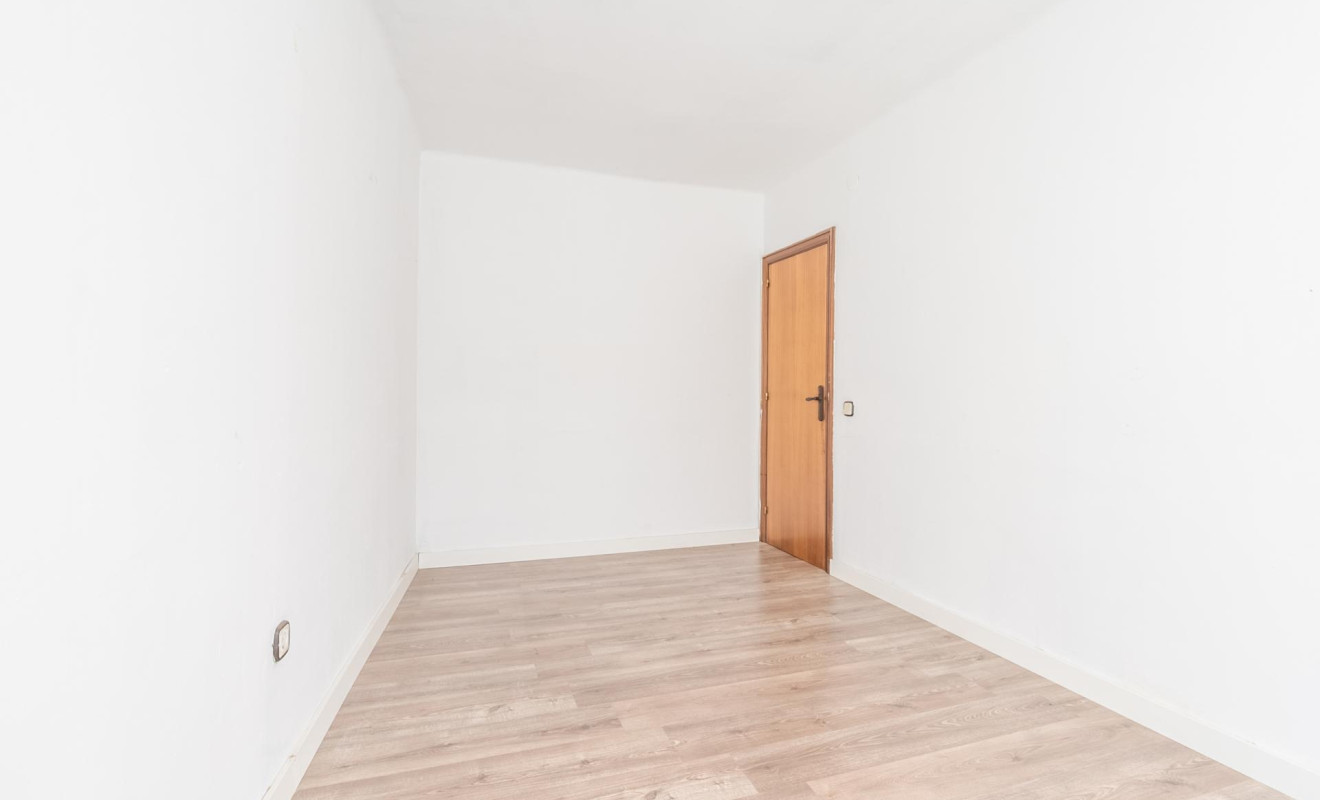 Reventa - Apartamento / piso - Cornellà de Llobregat - Gavarra