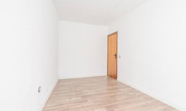 Reventa - Apartamento / piso - Cornellà de Llobregat - Gavarra