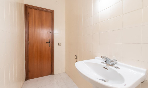 Reventa - Apartamento / piso - Cornellà de Llobregat - Gavarra