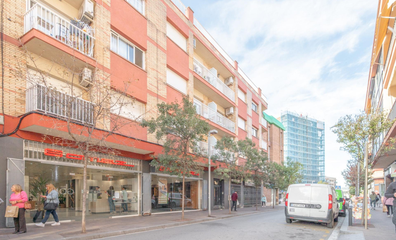 Reventa - Apartamento / piso - Cornellà de Llobregat - Gavarra