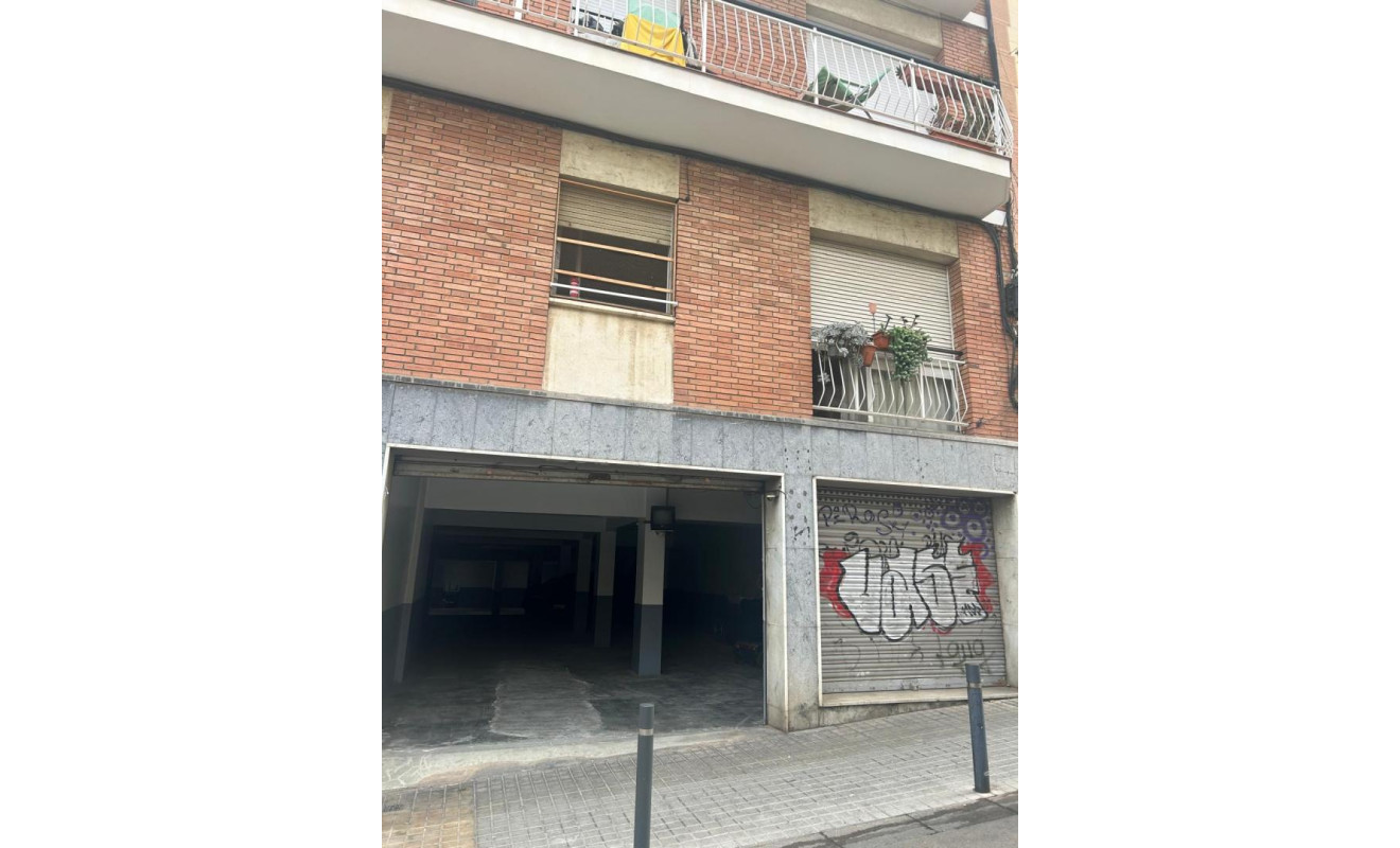 Reventa - Local comercial - Barcelona - Horta - Guinardó