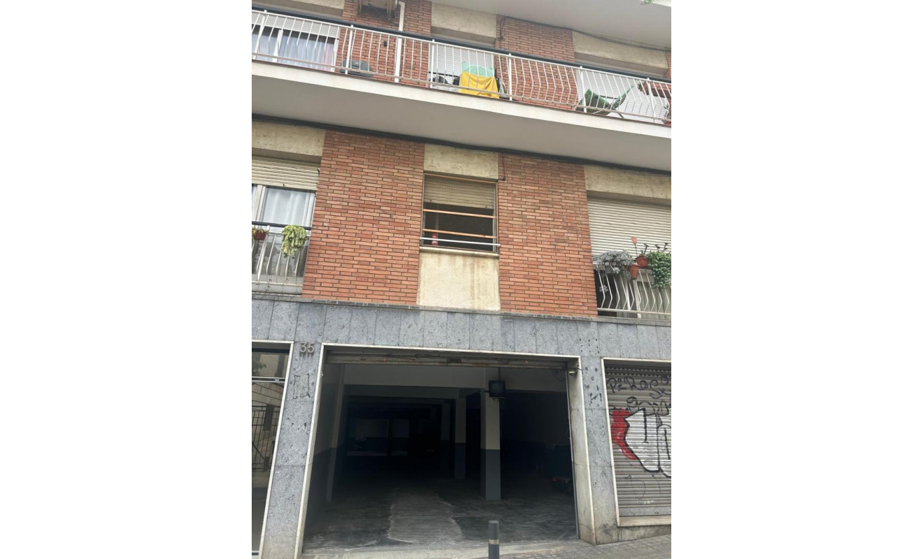 Reventa - Local comercial - Barcelona - Horta - Guinardó