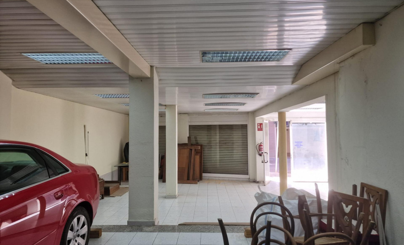 Reventa - Local comercial - Sant Feliu de Llobregat - Roses