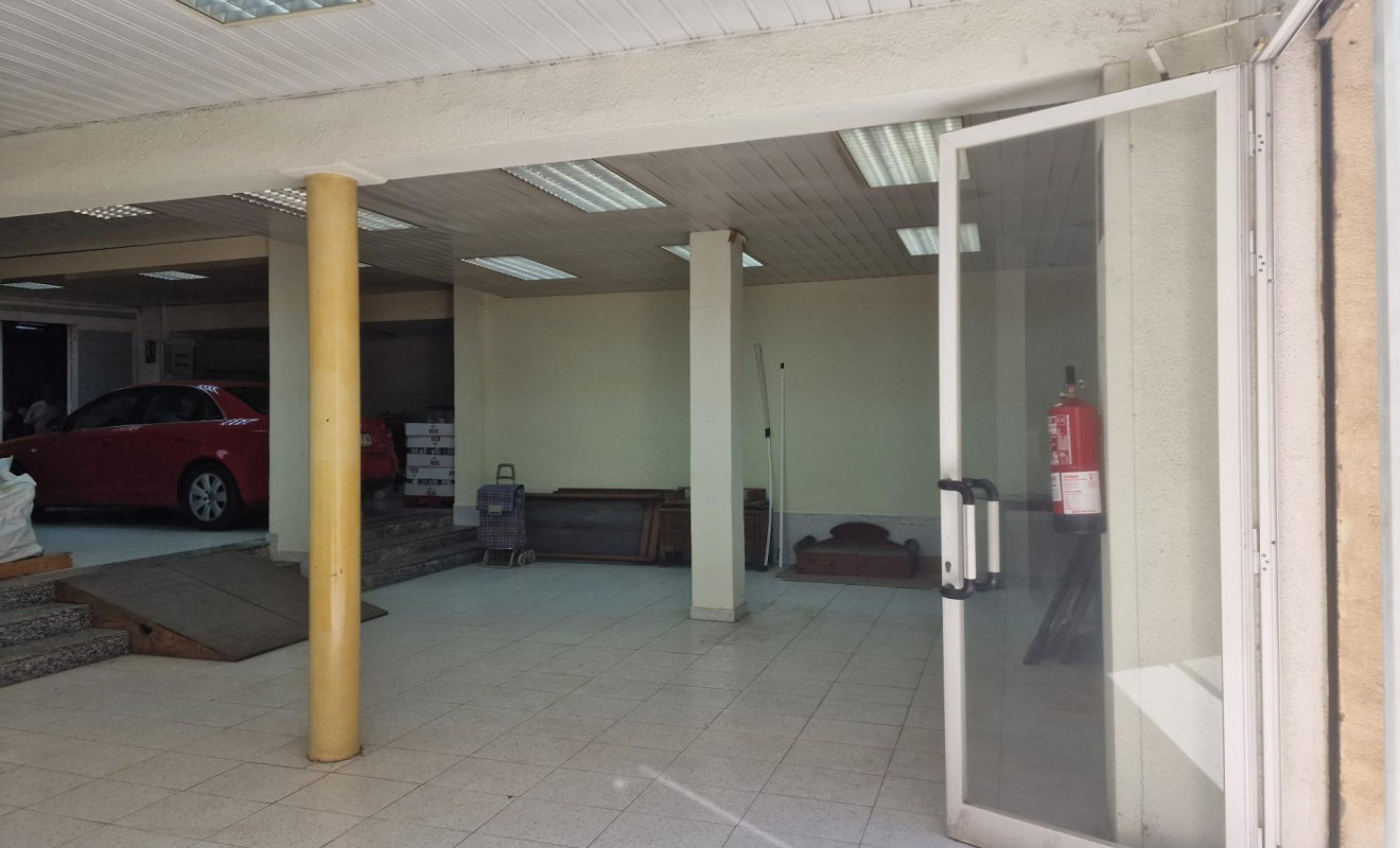 Reventa - Local comercial - Sant Feliu de Llobregat - Roses