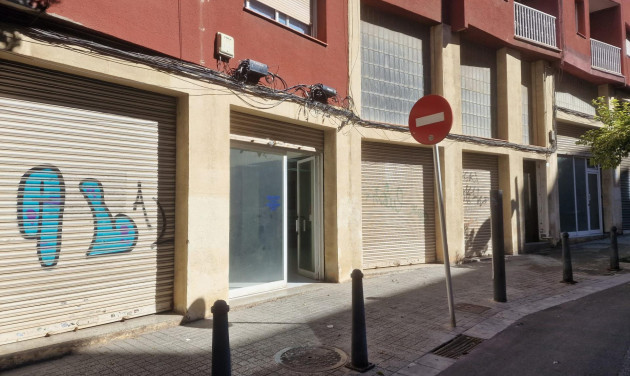 Reventa - Local comercial - Sant Feliu de Llobregat - Roses