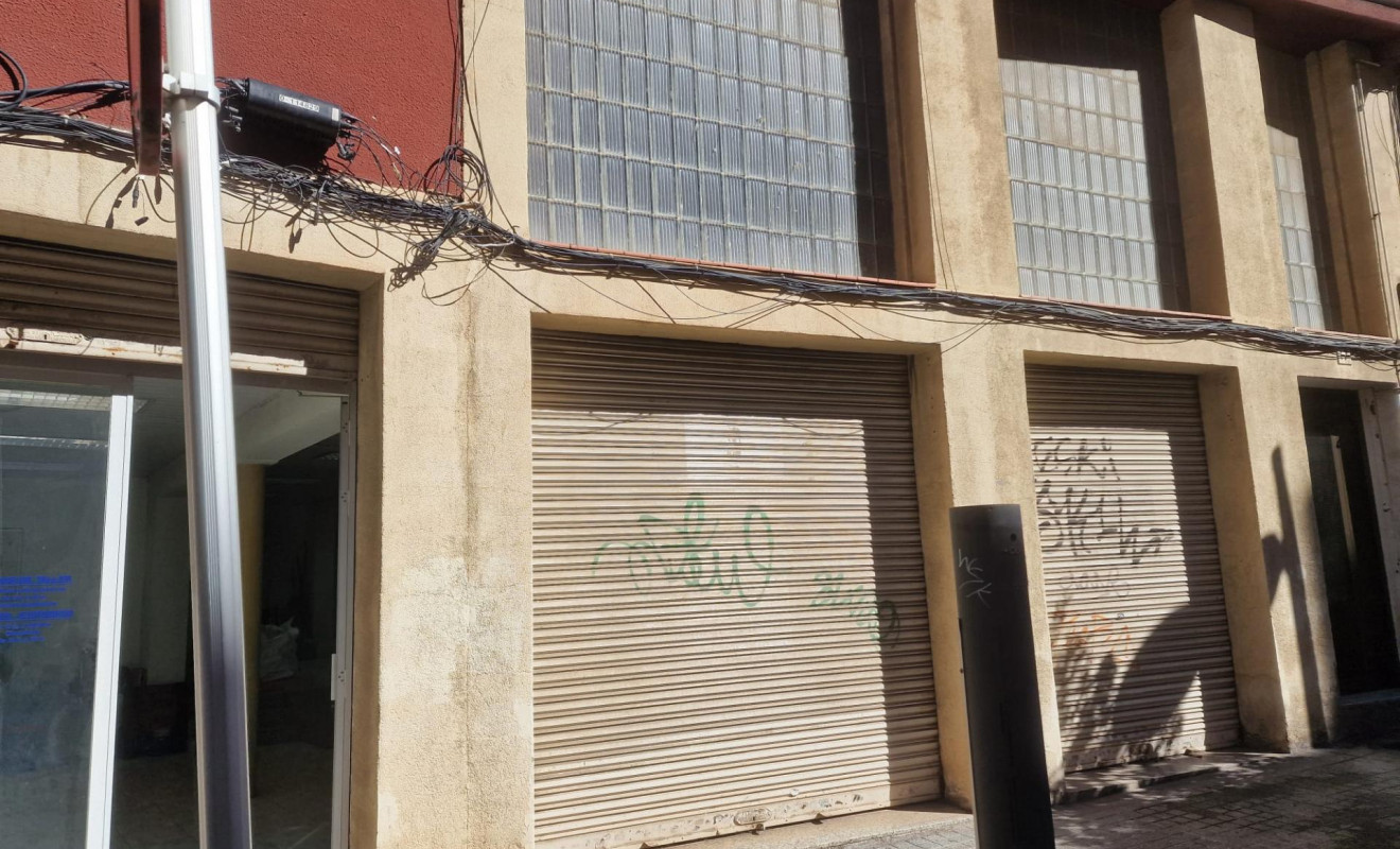 Reventa - Local comercial - Sant Feliu de Llobregat - Roses