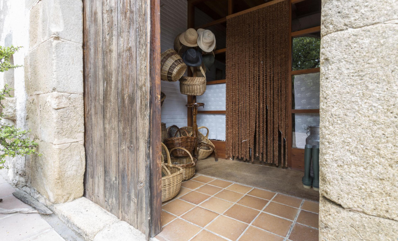 Resale - Farmhouses - Anglès