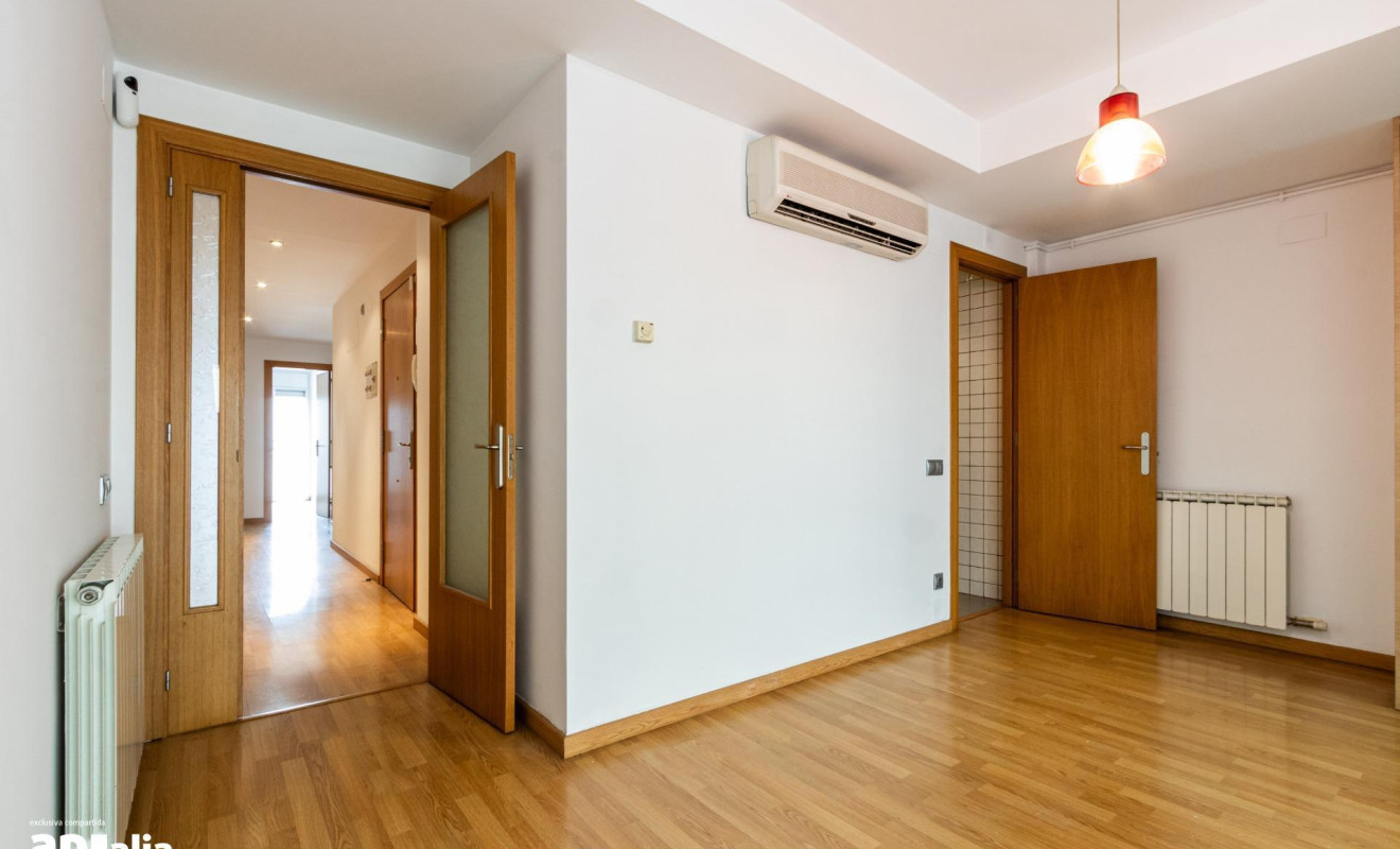 Reventa - Apartamento / piso - Sabadell - Eixample