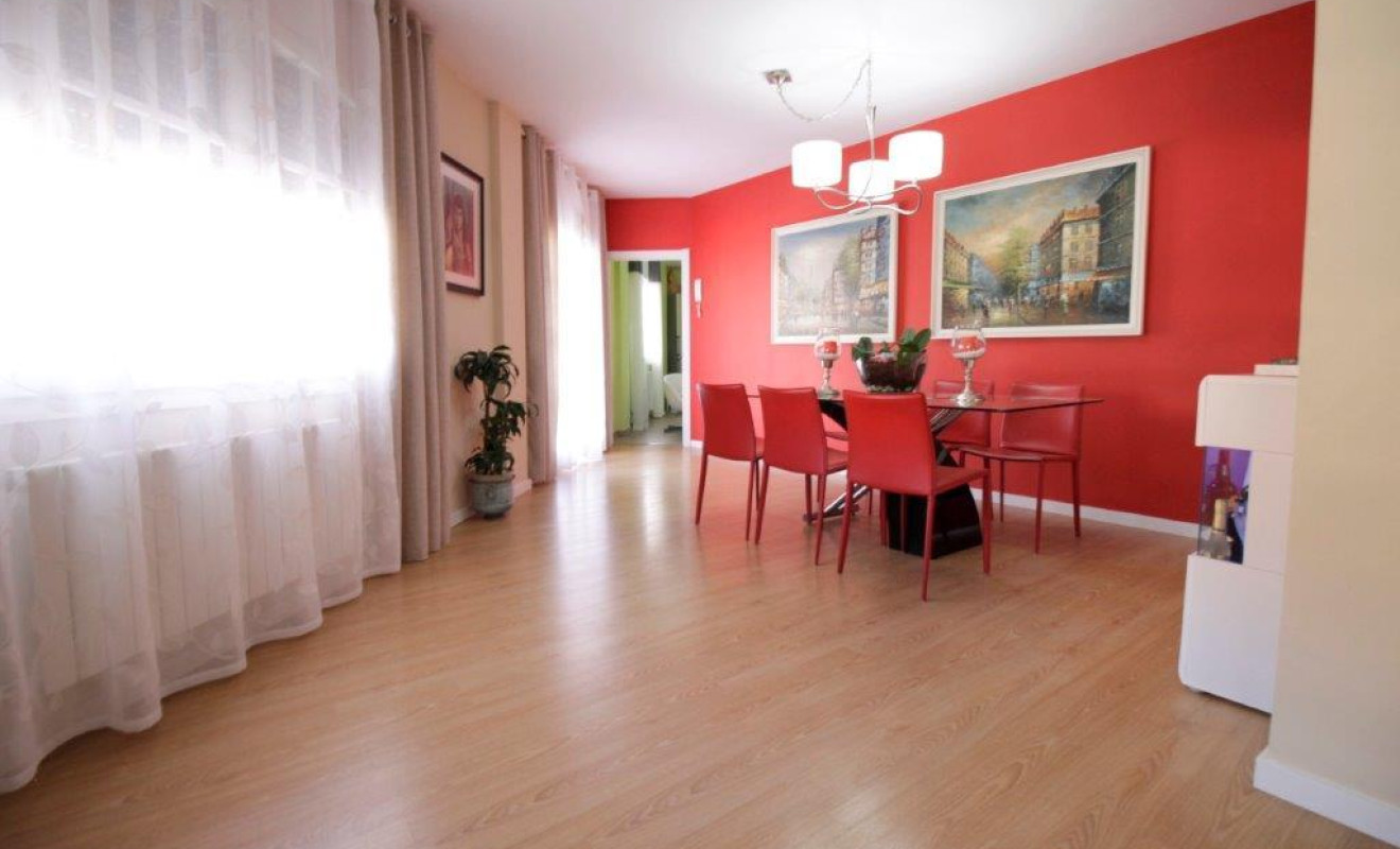 Reventa - Triplex - Castelldefels - Centro