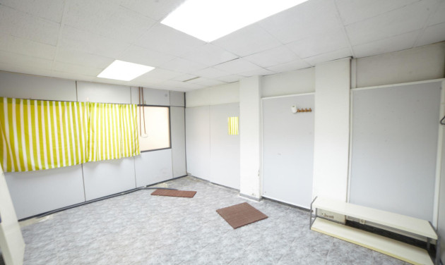 Resale - Local comercial - Cornellà de Llobregat - Riera