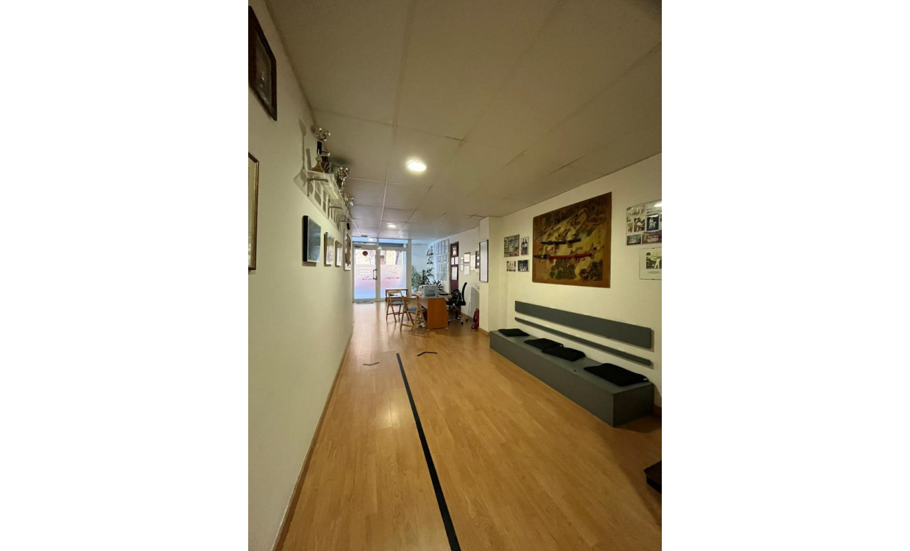 Resale - Local comercial - Barcelona - Sant Martí / El Camp de l'Arpa