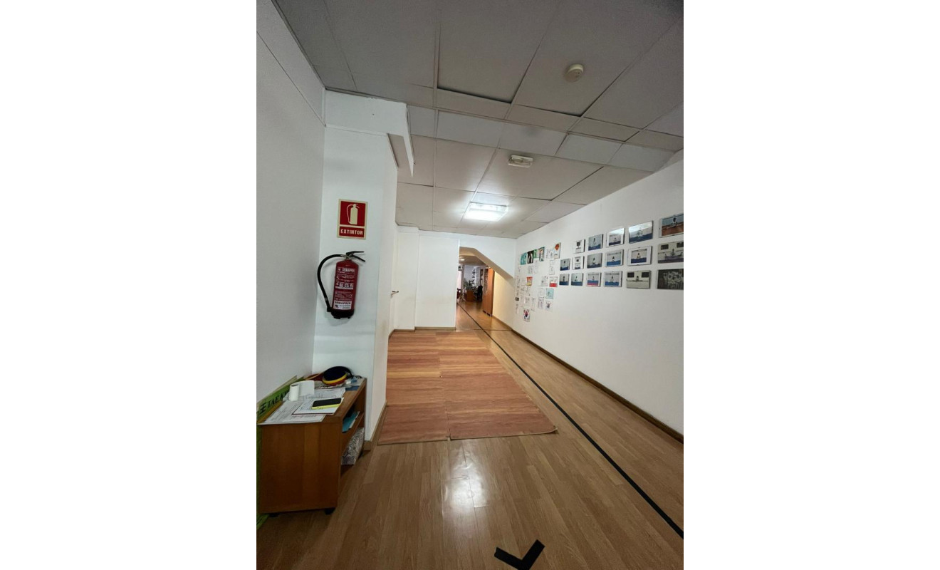 Resale - Local comercial - Barcelona - Sant Martí / El Camp de l'Arpa