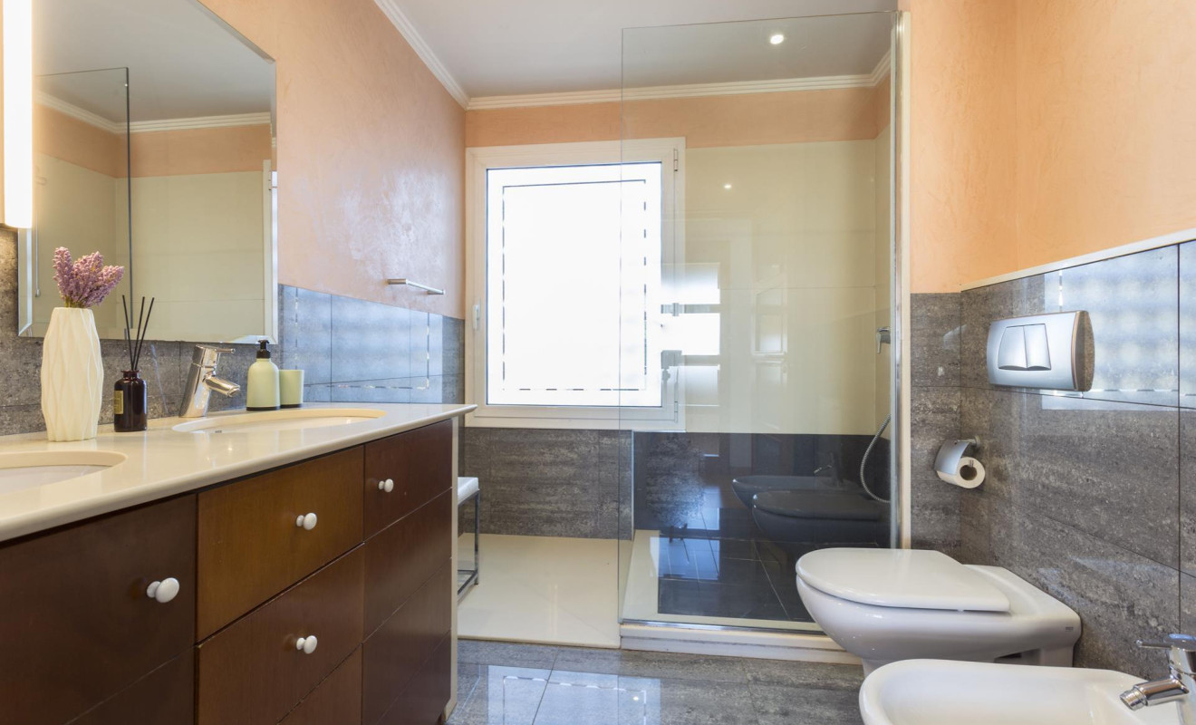 Resale - Unifamiliar adosada - Girona - Palau