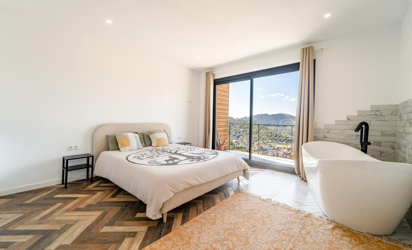 Obra nueva - Chalet - Torrelles de Llobregat
