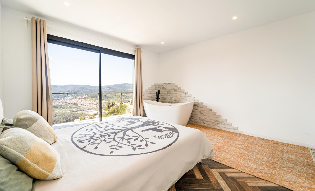 Obra nueva - Chalet - Torrelles de Llobregat