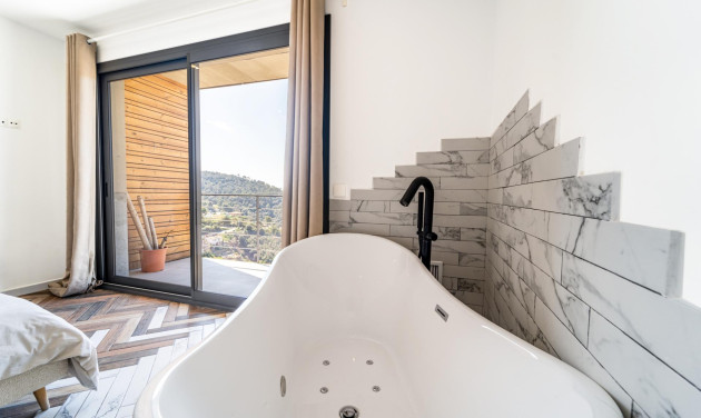 Obra nueva - Chalet - Torrelles de Llobregat