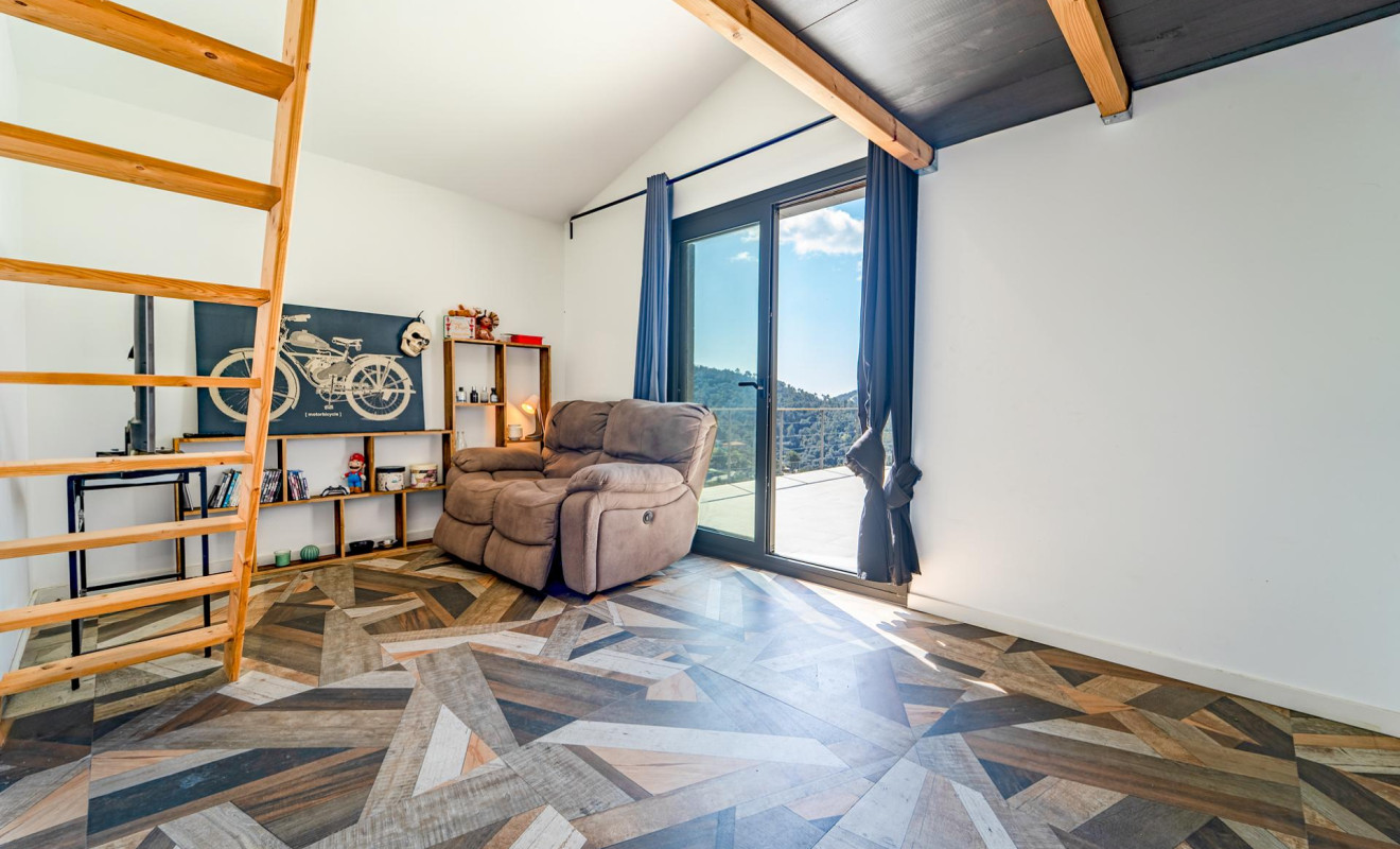 Obra nueva - Chalet - Torrelles de Llobregat