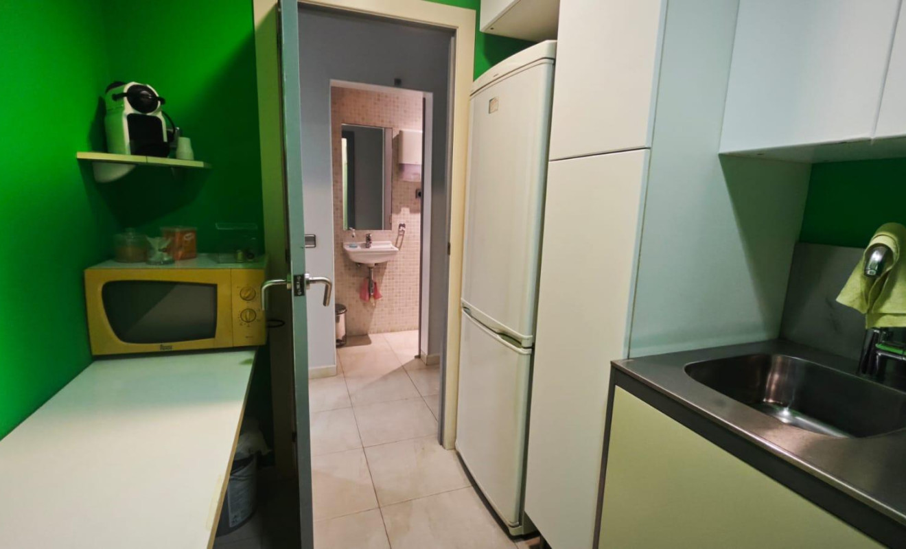 Herverkoop - Local comercial - Barcelona - Nou Barris / La Prosperitat