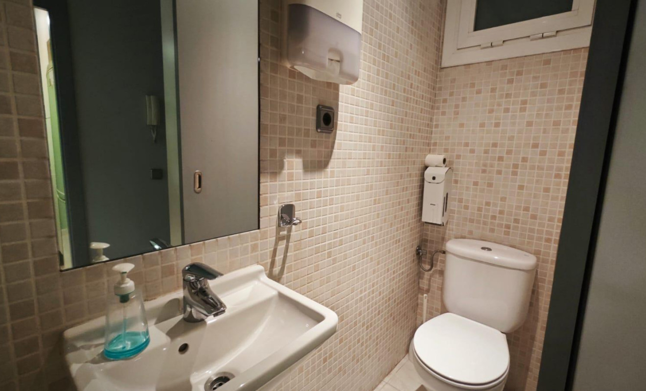 Herverkoop - Local comercial - Barcelona - Nou Barris / La Prosperitat