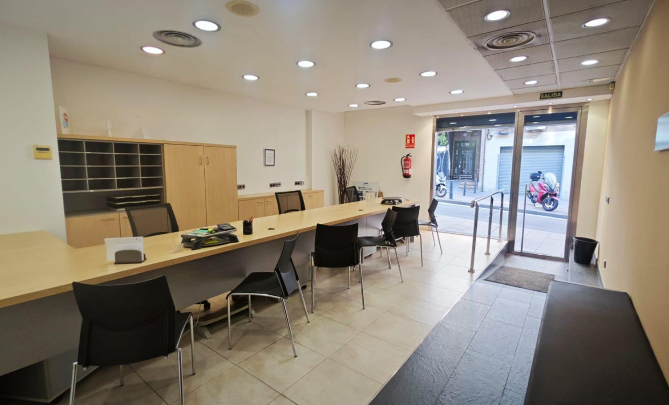 Herverkoop - Local comercial - Barcelona - Nou Barris / La Prosperitat