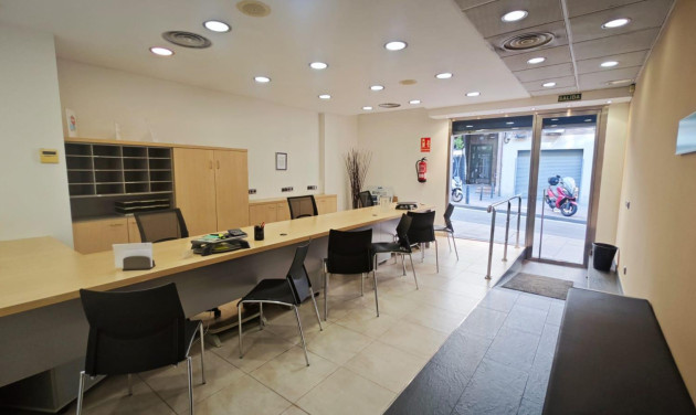 Herverkoop - Local comercial - Barcelona - Nou Barris / La Prosperitat