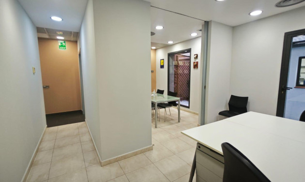 Herverkoop - Local comercial - Barcelona - Nou Barris / La Prosperitat