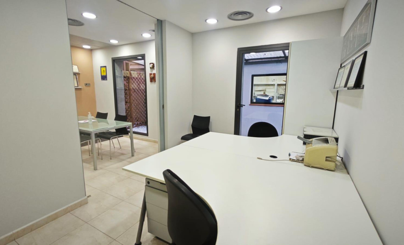 Herverkoop - Local comercial - Barcelona - Nou Barris / La Prosperitat