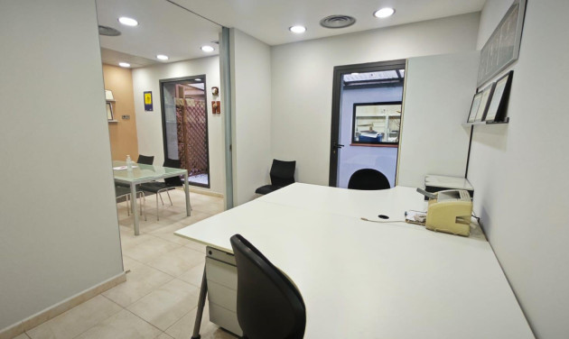 Herverkoop - Local comercial - Barcelona - Nou Barris / La Prosperitat