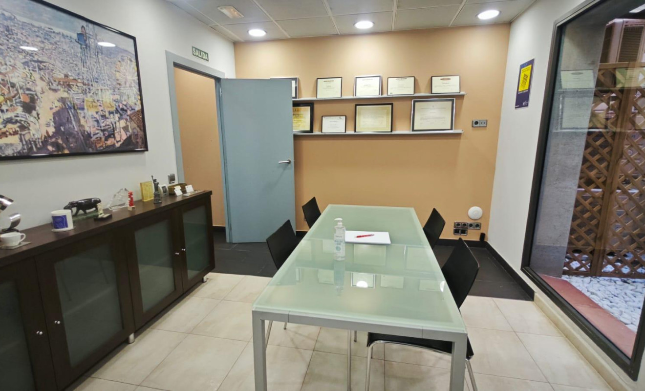 Herverkoop - Local comercial - Barcelona - Nou Barris / La Prosperitat