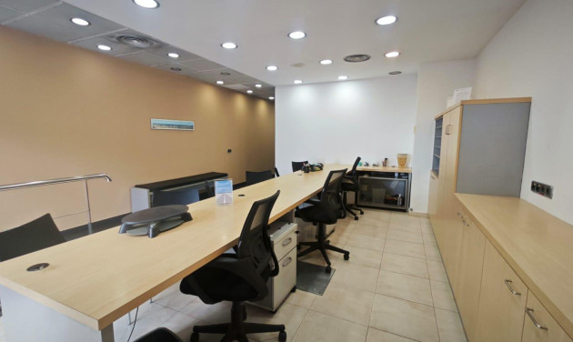 Herverkoop - Local comercial - Barcelona - Nou Barris / La Prosperitat