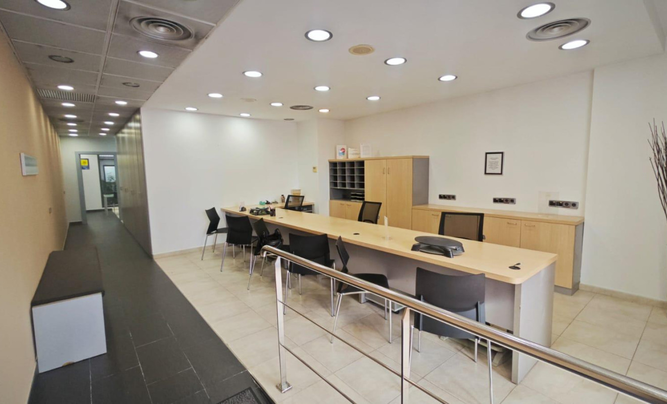 Herverkoop - Local comercial - Barcelona - Nou Barris / La Prosperitat