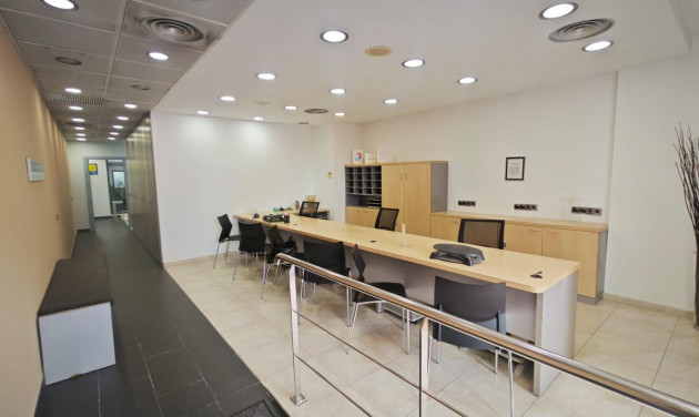 Herverkoop - Local comercial - Barcelona - Nou Barris / La Prosperitat