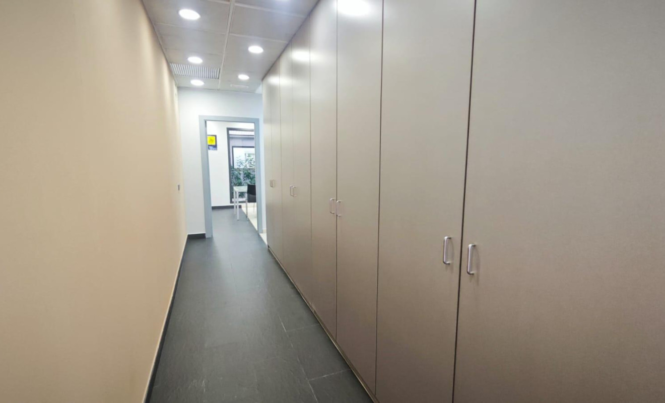 Herverkoop - Local comercial - Barcelona - Nou Barris / La Prosperitat