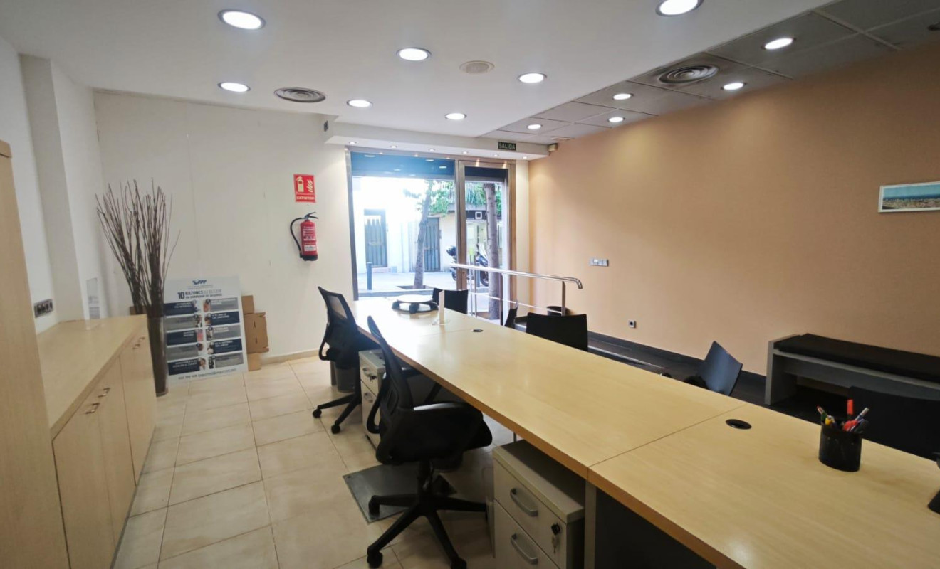 Herverkoop - Local comercial - Barcelona - Nou Barris / La Prosperitat