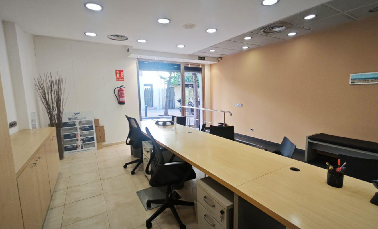 Herverkoop - Local comercial - Barcelona - Nou Barris / La Prosperitat