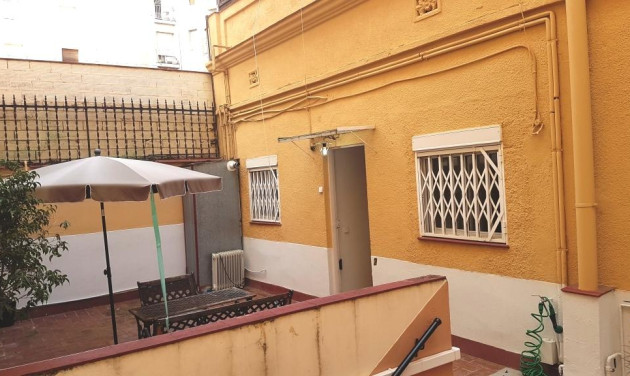 Resale - Bajos con jardin - Barcelona - Horta - Guinardó / El Guinardó