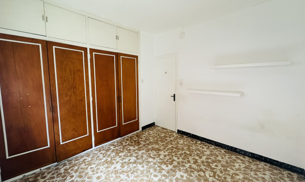 Reventa - Apartamento / piso - Cornellà de Llobregat - Gavarra