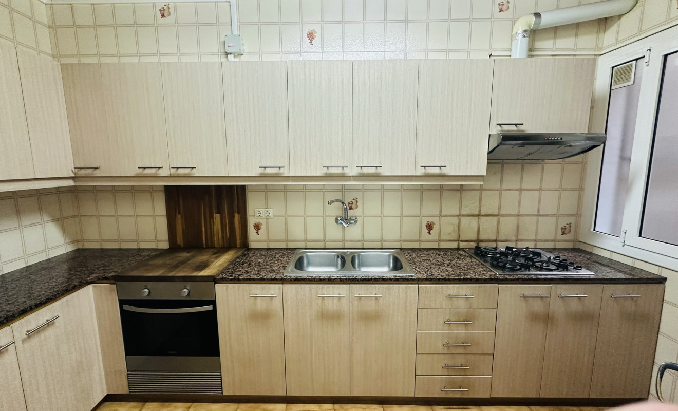 Reventa - Apartamento / piso - Cornellà de Llobregat - Gavarra
