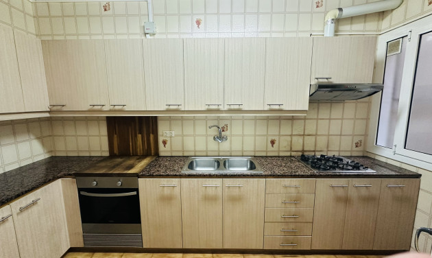 Reventa - Apartamento / piso - Cornellà de Llobregat - Gavarra