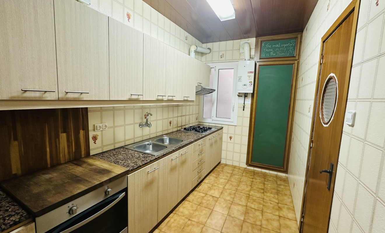 Reventa - Apartamento / piso - Cornellà de Llobregat - Gavarra