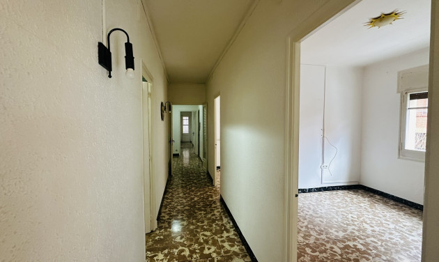 Reventa - Apartamento / piso - Cornellà de Llobregat - Gavarra