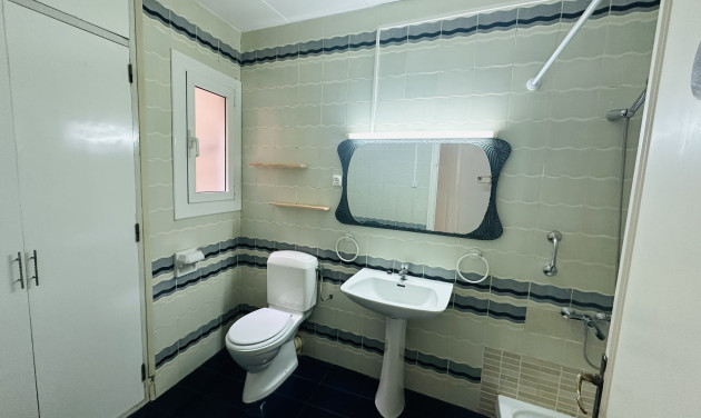 Reventa - Apartamento / piso - Cornellà de Llobregat - Gavarra