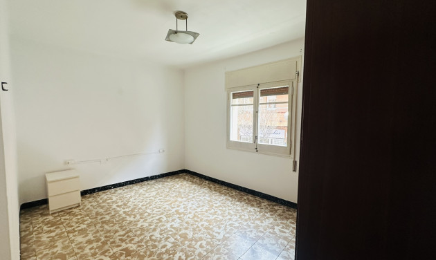 Reventa - Apartamento / piso - Cornellà de Llobregat - Gavarra