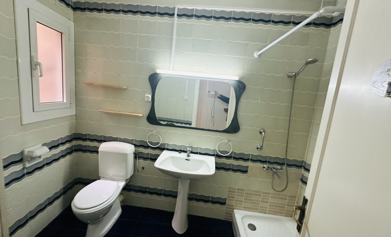 Reventa - Apartamento / piso - Cornellà de Llobregat - Gavarra