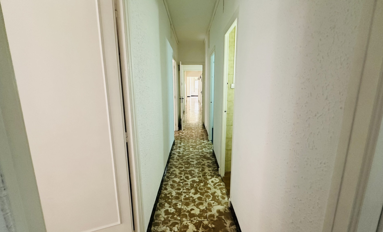 Reventa - Apartamento / piso - Cornellà de Llobregat - Gavarra
