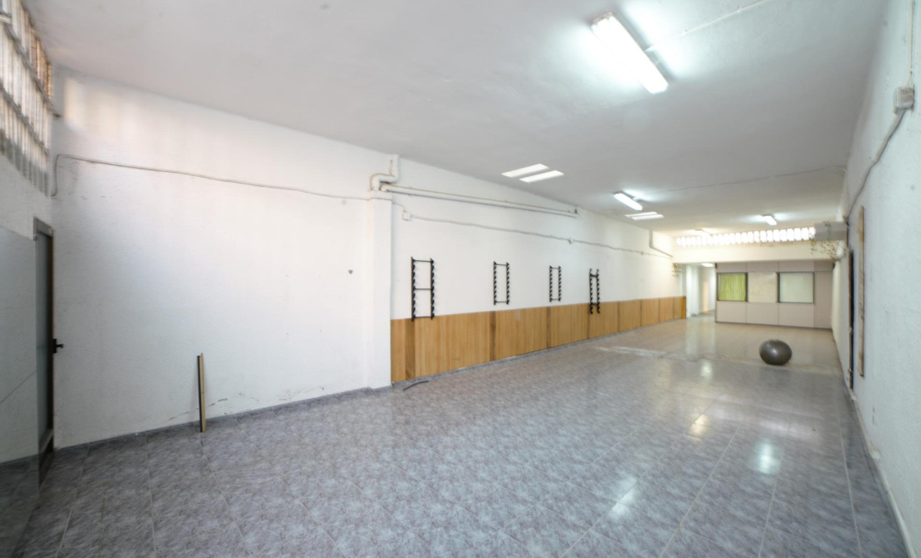 Herverkoop - Local comercial - Cornellà de Llobregat - Riera