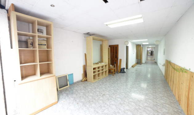 Herverkoop - Local comercial - Cornellà de Llobregat - Riera